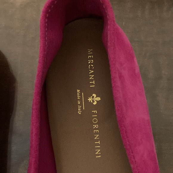 Mercanti Florentini pink softest suede bow flats. - Picture 2 of 4